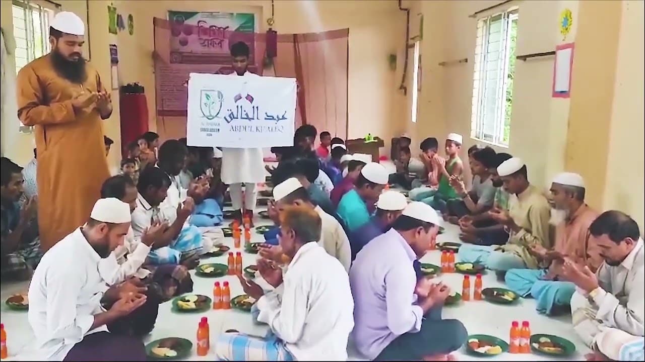 Banqladeşdə İftar süfrəsi № 317