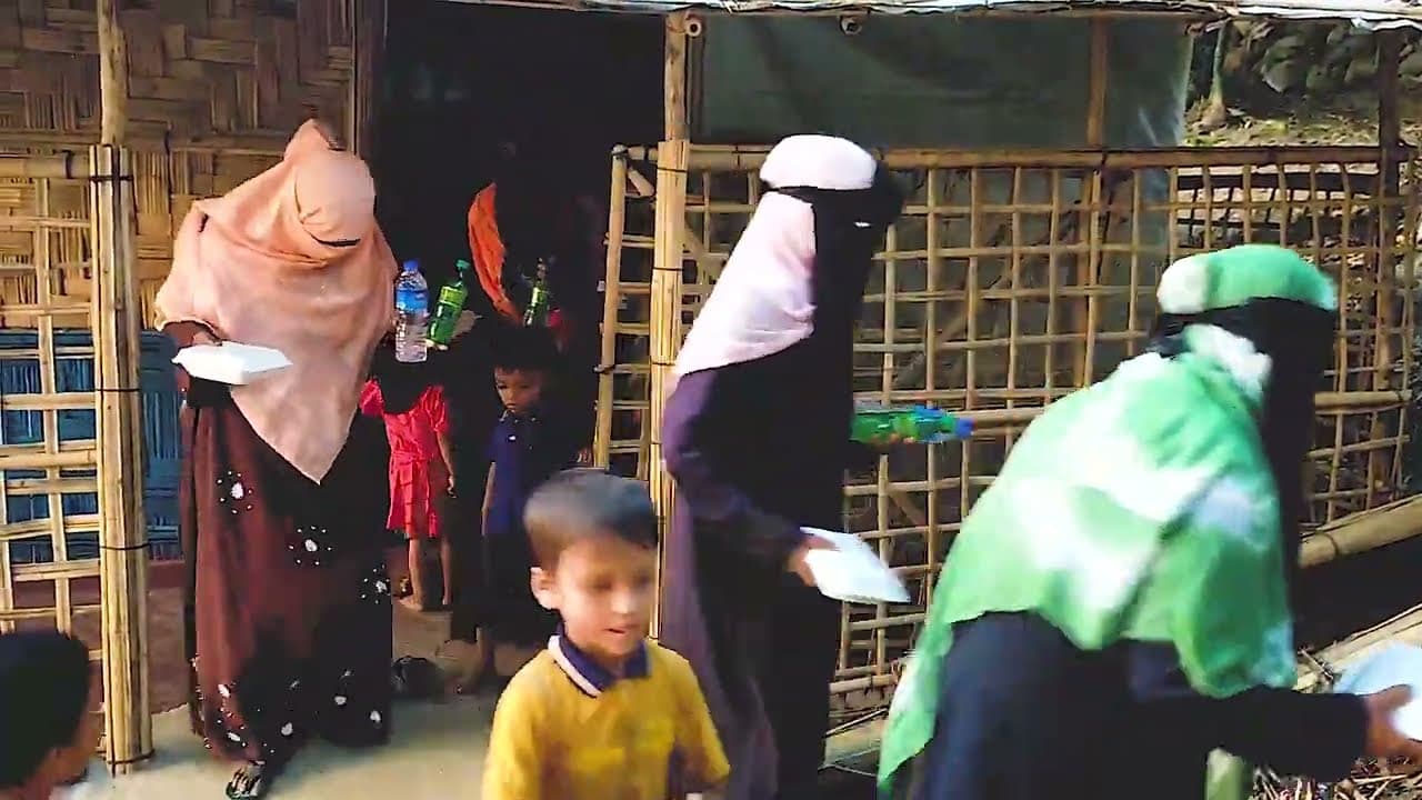 Rohinqya qaçqınlarına ərzaq paylanması № 272
